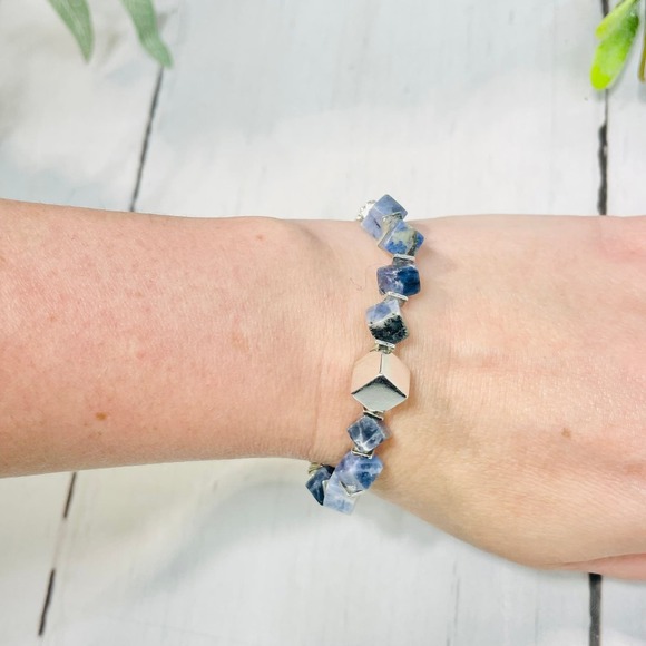 NEW French Connection Bracelet and Earring Jewerly Bundle - Picture 8 of 13